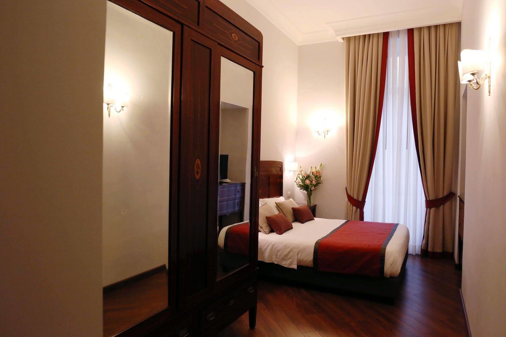 Hotel Palazzo Riario Sforza Neapel Exterior foto